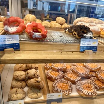 Paris Baguette - Donuts & pastries - Bakeries Near Me - Nashville, Tennessee Paris Baguette - Donuts & pastries - Bakeries Near Me - Nashville, Tennessee