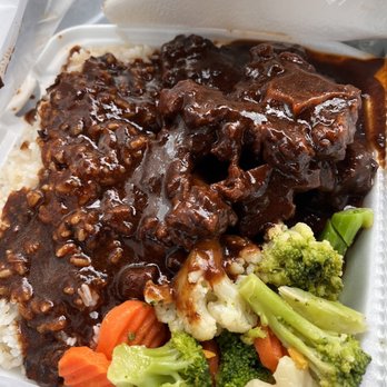 Flames Restaurant - Oxtail with white rice and steamed vegetables. Crack!!! - Caribbean Near Me - Randolph, Massachusetts Flames Restaurant - Oxtail with white rice and steamed vegetables. Crack!!! - Caribbean Near Me - Randolph, Massachusetts