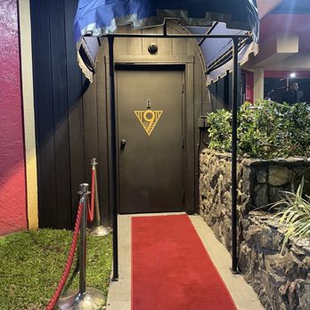 9 Feet Under - Lounges Near Me - Hialeah, Florida