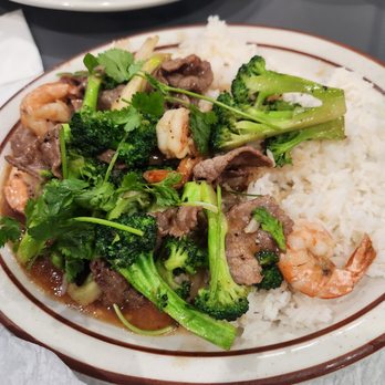 Pho So 1 - Rare beef pho And Beef,shrimp &broccoli with white rice - Vietnamese Near Me - Reseda, California Pho So 1 - Rare beef pho And Beef,shrimp &broccoli with white rice - Vietnamese Near Me - Reseda, California