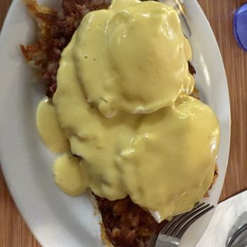 Southshore Cafe - Corned beef hash Benedict - American Near Me - Alameda, California Southshore Cafe - Corned beef hash Benedict - American Near Me - Alameda, California