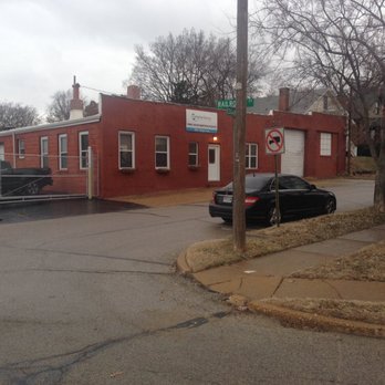 Mobile Device Doctors - the view from outside.  it might be a bit tricky to find.  it's at a corner, next to railroad - Mobile Phone Repair Near Me - Maplewood, Missouri