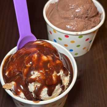 Frisbie's Dairy Barn - Plainville Peanutbutter and Heavenly Chocolate - Ice Cream & Frozen Yogurt Near Me - New Britain, Connecticut