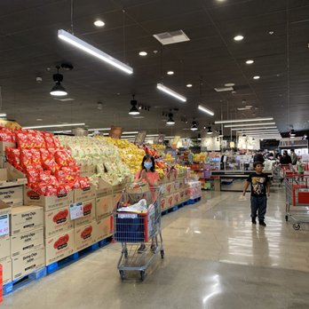 H Mart - Arcadia - Checkout area, plenty of snacks to choose from! - Grocery Near Me - Arcadia, California