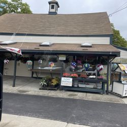 Pleasant View Orchards - Streetside