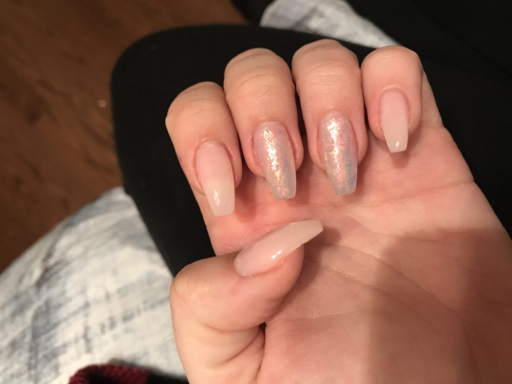 Monluxe Nails And Beauty Bar Image