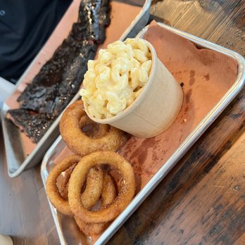 Apocalypse BBQ - Mac and cheese - Food Trucks Near Me - Miami, Florida