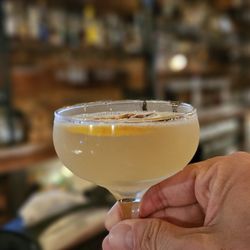 Wiseguy Lounge - BEES  Knees