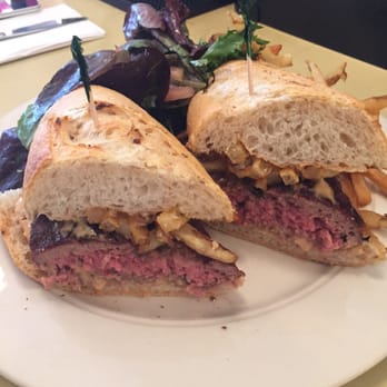 CAFÉ LULUc - Ground beef sandwhich - French Near Me - Brooklyn, New York
