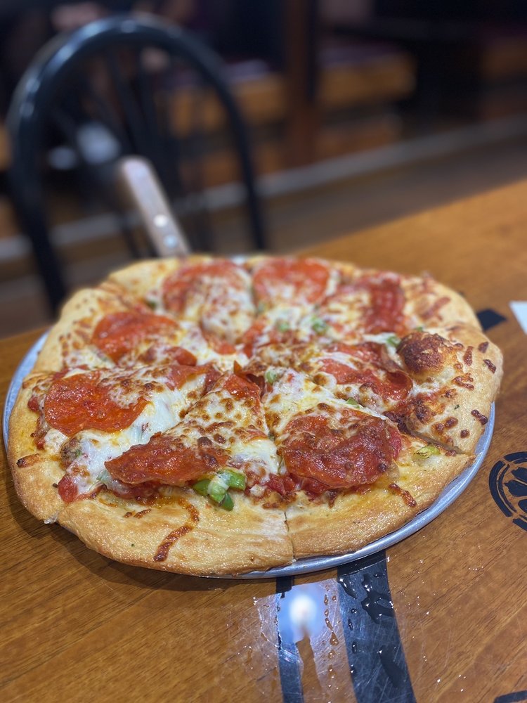 Social spots from Jolly Ollie's Pizza & Pub