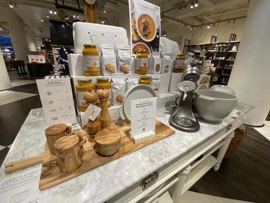 Williams-Sonoma by null