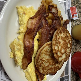122 Diner - Scrambled eggs bacon sweet and crispy home fries perfectly seasoned and English muffin grilled of course YUM! - Breakfast & Brunch Near Me - Holden, Massachusetts