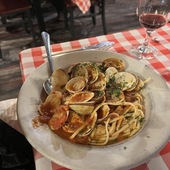 Michael's Italian Restaurant - Linguine Vongole. Clams in red sauce. Very tasty. - Italian Near Me - Breckenridge, Colorado Michael's Italian Restaurant - Linguine Vongole. Clams in red sauce. Very tasty. - Italian Near Me - Breckenridge, Colorado
