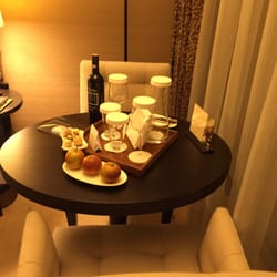InterContinental Davos - Cafe table in the room