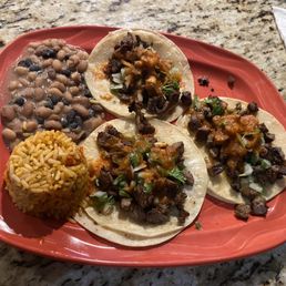 Carne asada taco plate.