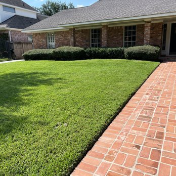 Clear Site Tree Service - a brick walkway leading to a house - Landscaping Near Me Clear Site Tree Service - a brick walkway leading to a house - Landscaping Near Me
