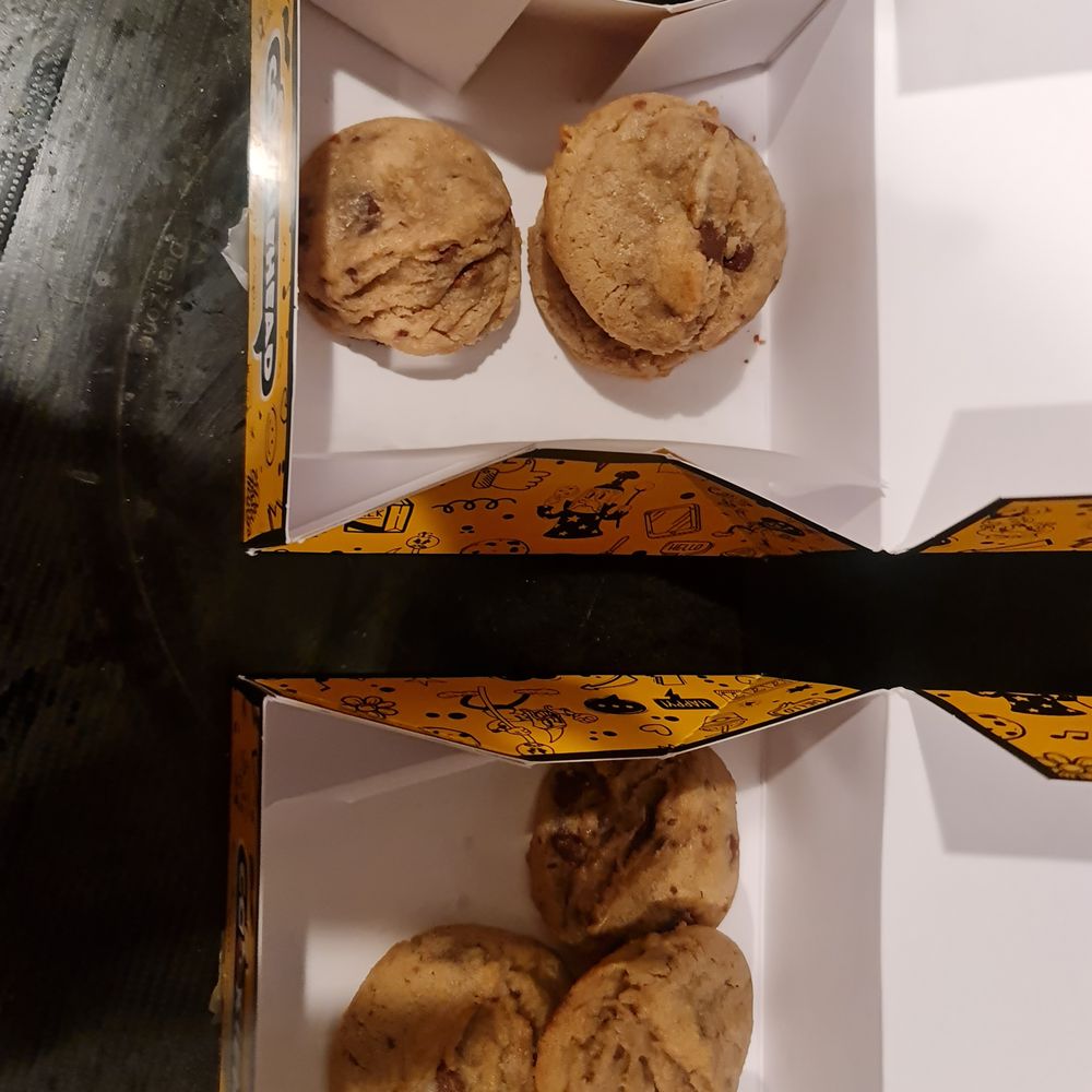Mini cookies instead of what I ordered! 2 days in a row!! Complete fumble!