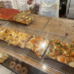 Bakeria 1010 - Slice options - look great but taste like nothing