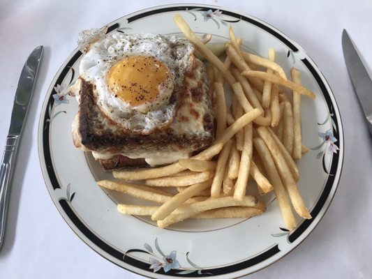 Tonti's Cocktail Bar & Bistro by null