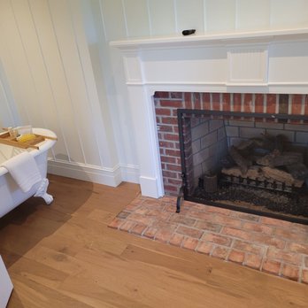 Good Ground Tavern - Electronic fire place! - Cocktail Bars Near Me - Hampton Bays, New York