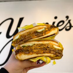 Yeanie's - Yeanie's burger