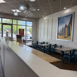 Tropical Smoothie Cafe - Seating