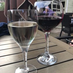 White Hart - Pre-dinner libations.