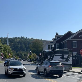 Green Mountain - Main Street - Hotels Near Me - Stowe, Vermont