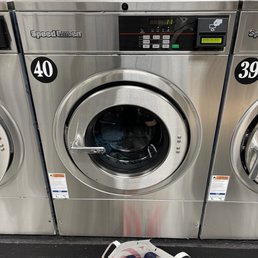The machines omggggg you PLACE THE CARD ON IT and the machine READS the card without having to insert the card The machines omggggg you PLACE THE CARD ON IT and the machine READS the card without having to insert the card