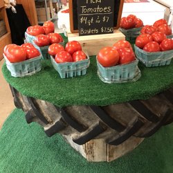 Hewitt's Farm Market - Fresh tomatoes
