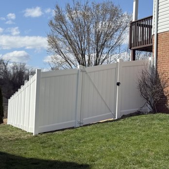 JBR Fences - 6' white vinyl - Fences & Gates Near Me - Irwin, Pennsylvania