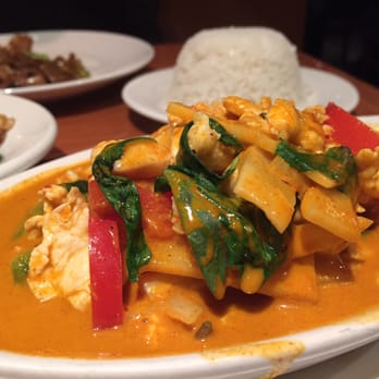 Thai Cafe - Yellow curry with chicken - Thai Near Me - Irvine, California Thai Cafe - Yellow curry with chicken - Thai Near Me - Irvine, California