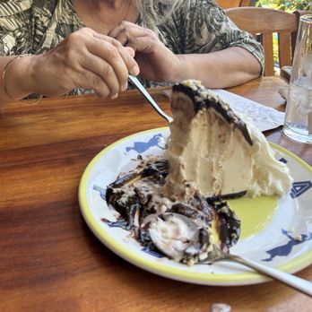Outrigger Waikiki Beach Resort - Hula pie at Dukes - Resorts Near Me - Honolulu, Hawaii