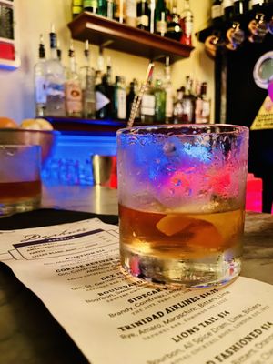 Daphnes Bar by null