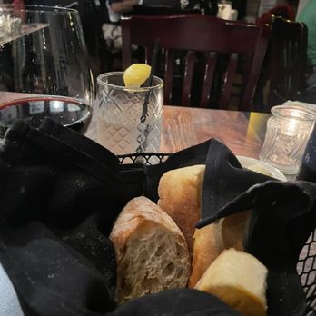 Pignetti's - It is a cozy place with great music and the perfect ambience - Italian Near Me - Temple, Texas