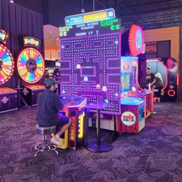 Look at the size of this screen! Pac-Man at Dave and Busters.