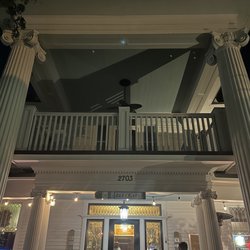 R&R Cigars - Entrance