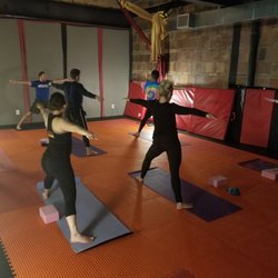 Pole Dance Fitness - Vinyasa Yoga