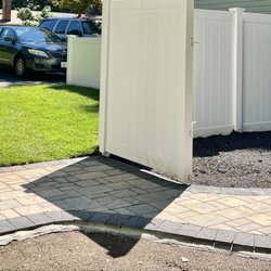 D'Anna Landscaping & Masonry - Walkway into back