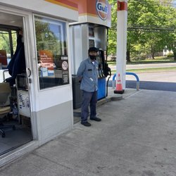 Freehold Gulf Service Station - The nasty service attendant that cursed me out and told me to go have intercousre with my mother