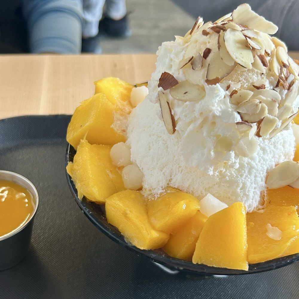 Mango Coconut Bingsoo. ;-) Mango Coconut Bingsoo. ;-)