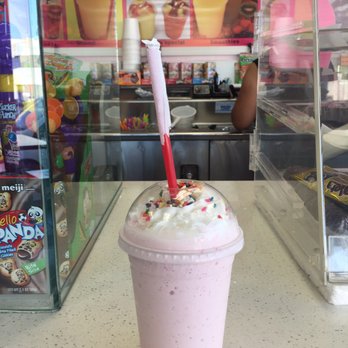 Choice Berry - Yummie!!!! - Ice Cream & Frozen Yogurt Near Me - Inglewood, California