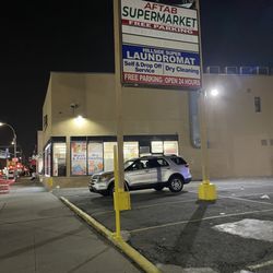 Hillside Super Laundromat - Outside/parking lot