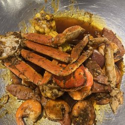 Juicy Crab - Combo C (1/2 lb crab legs, 1/2 lb shrimp (heads off), 1 lobster tail, 2 corn cobs, 2 red potatoes, and sausage); Cajun/Medium Spicy