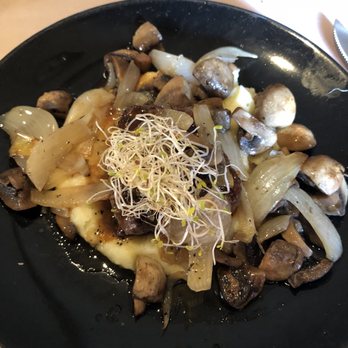 Fried Green Tomatoes - Steak w sautéed mushrooms and onions - Steakhouses Near Me - Galena, Illinois