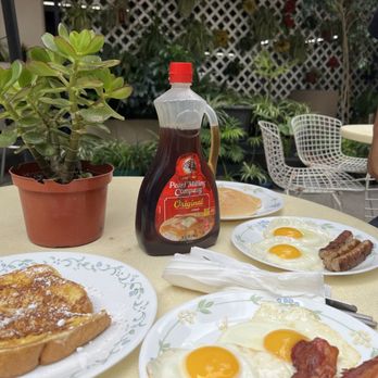Bistro On The Boulevard - Breakfast & Brunch Near Me - Los Angeles, California