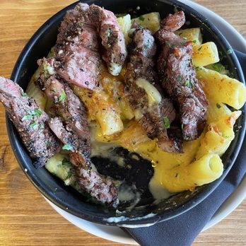 200 Social House - Mac & Cheese with Steak - Gastropubs Near Me - Bernalillo, New Mexico
