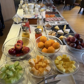 香港萬麗海景酒店 - Club lounge breakfast - Hotels Near Me - Hong Kong, HK 香港萬麗海景酒店 - Club lounge breakfast - Hotels Near Me - Hong Kong, HK