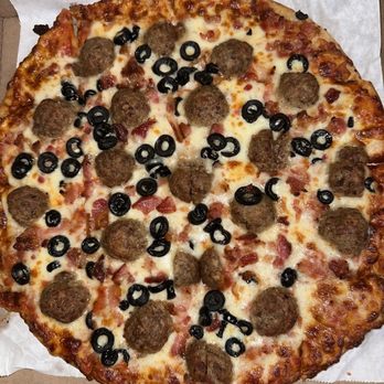 Main Street Pizza - MEATBALL,BACON, BLACK Olives - Pizza Near Me - Chillicothe, Ohio