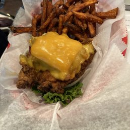 Fried chicken and sweet potato Southern Eaze Fried Chicken Fried chicken and sweet potato Southern Eaze Fried Chicken